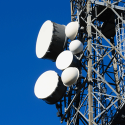 They relay antennas, are both related to antennas dedicated to mobile phones as terrestrial television repeaters, radio equipment of state services such as the military, firefighters and hospitals.